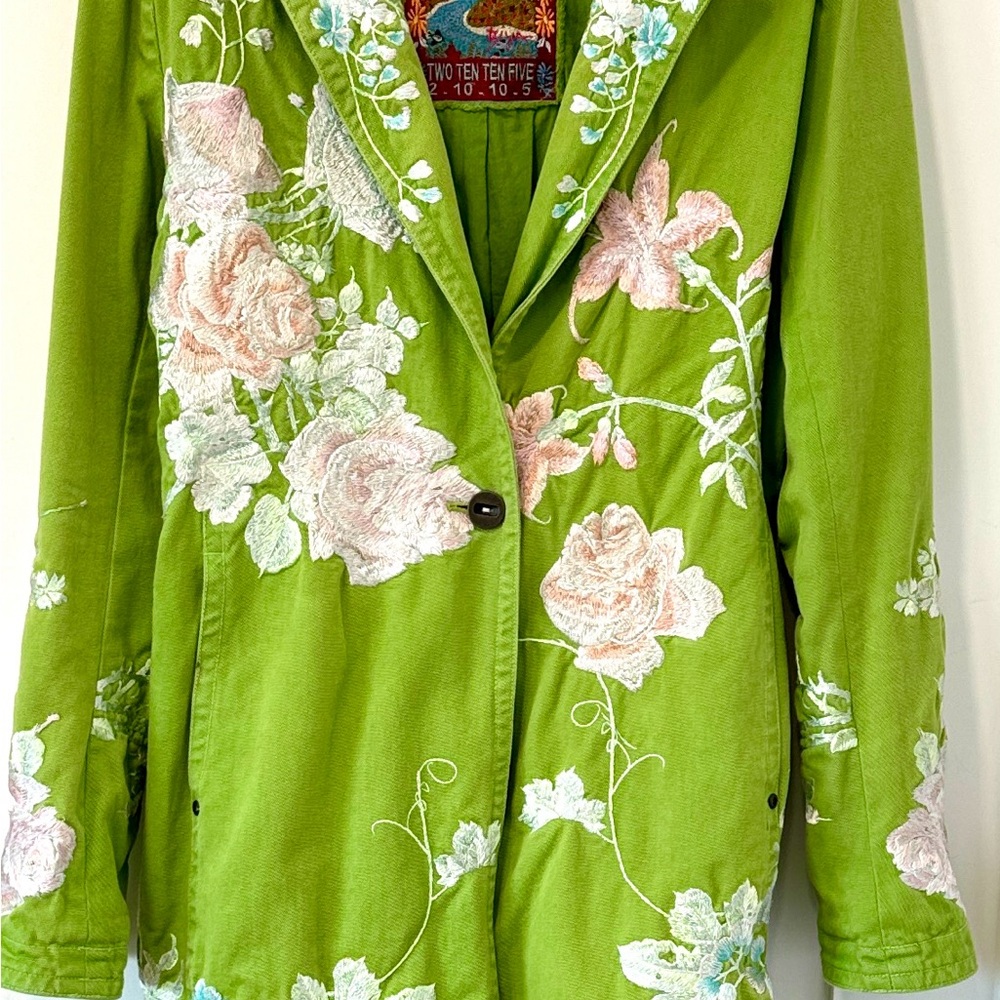 Women's Biya Johnny 2-10-10-5 vintage embroidered coat.